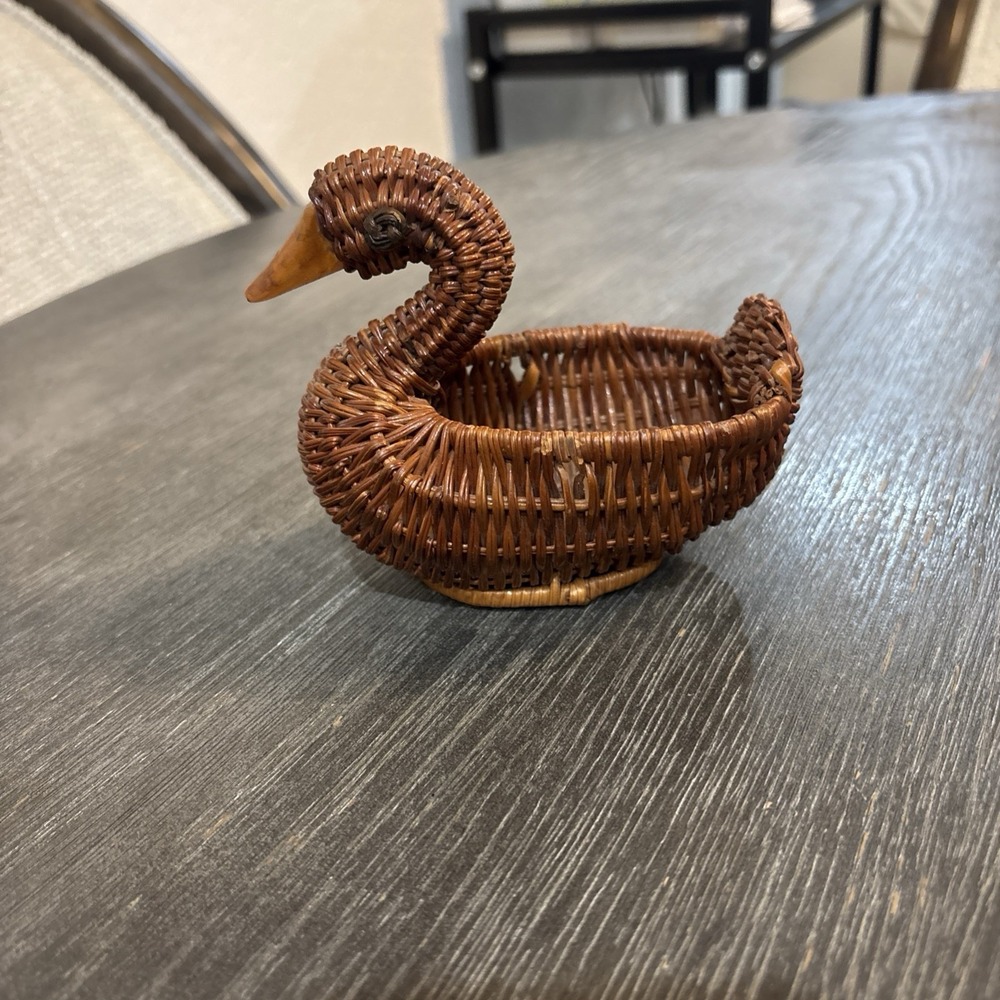 Vintage 90s Small Brown Wicker Duck Figurine Trinket Basket Goose Cottage Core - Picture 2 of 9